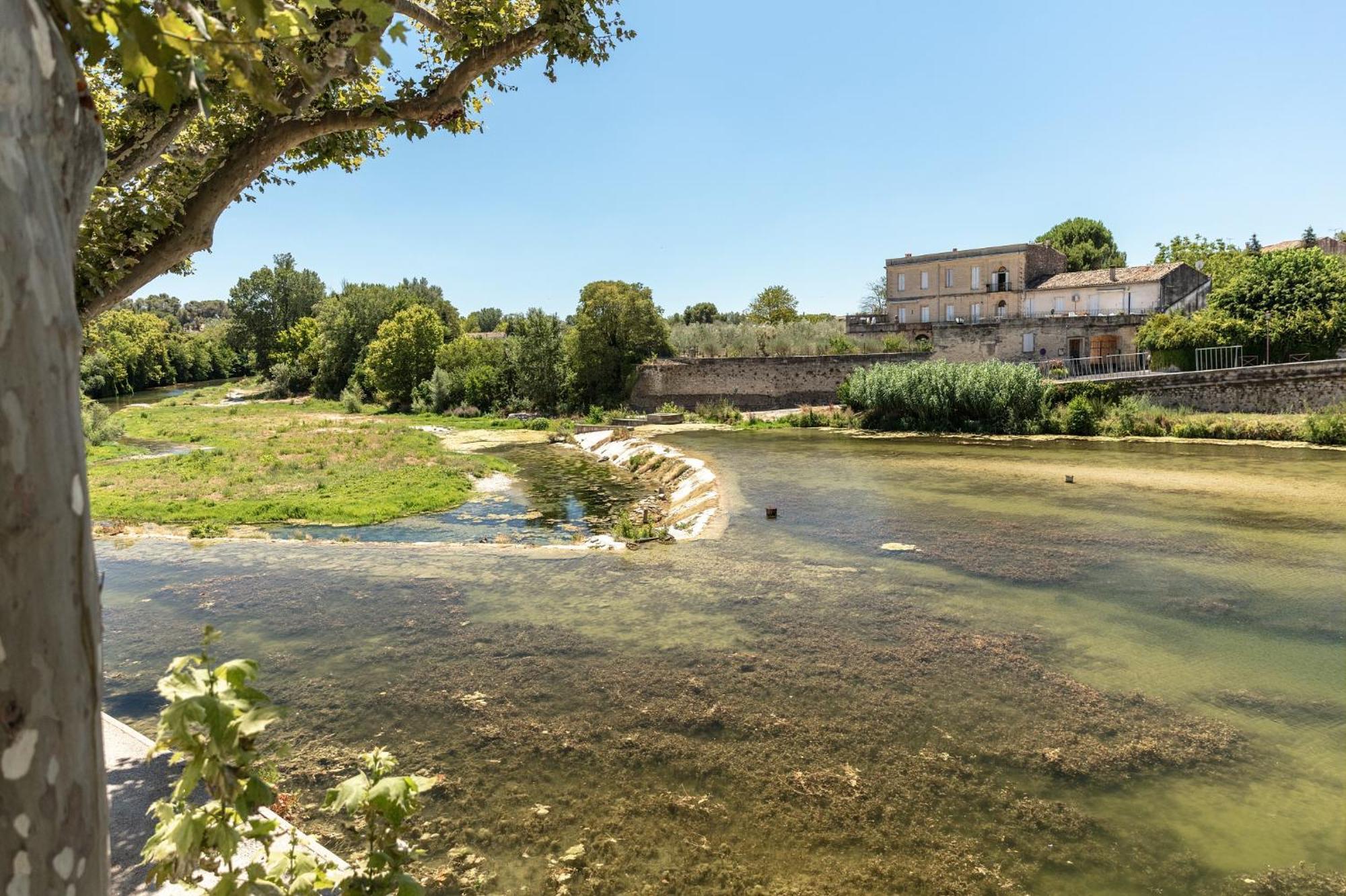 Camping Les Pres Du Roi Sommieres Exterior photo
