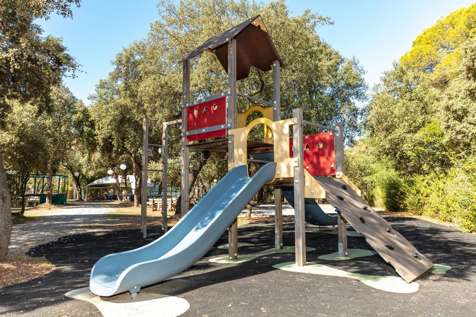Camping Les Pres Du Roi Sommieres Exterior photo