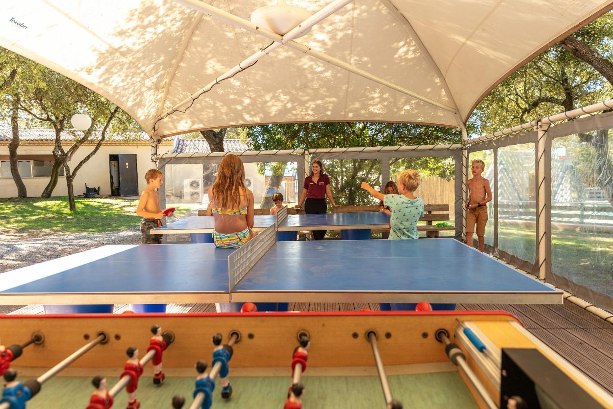 Camping Les Pres Du Roi Sommieres Exterior photo