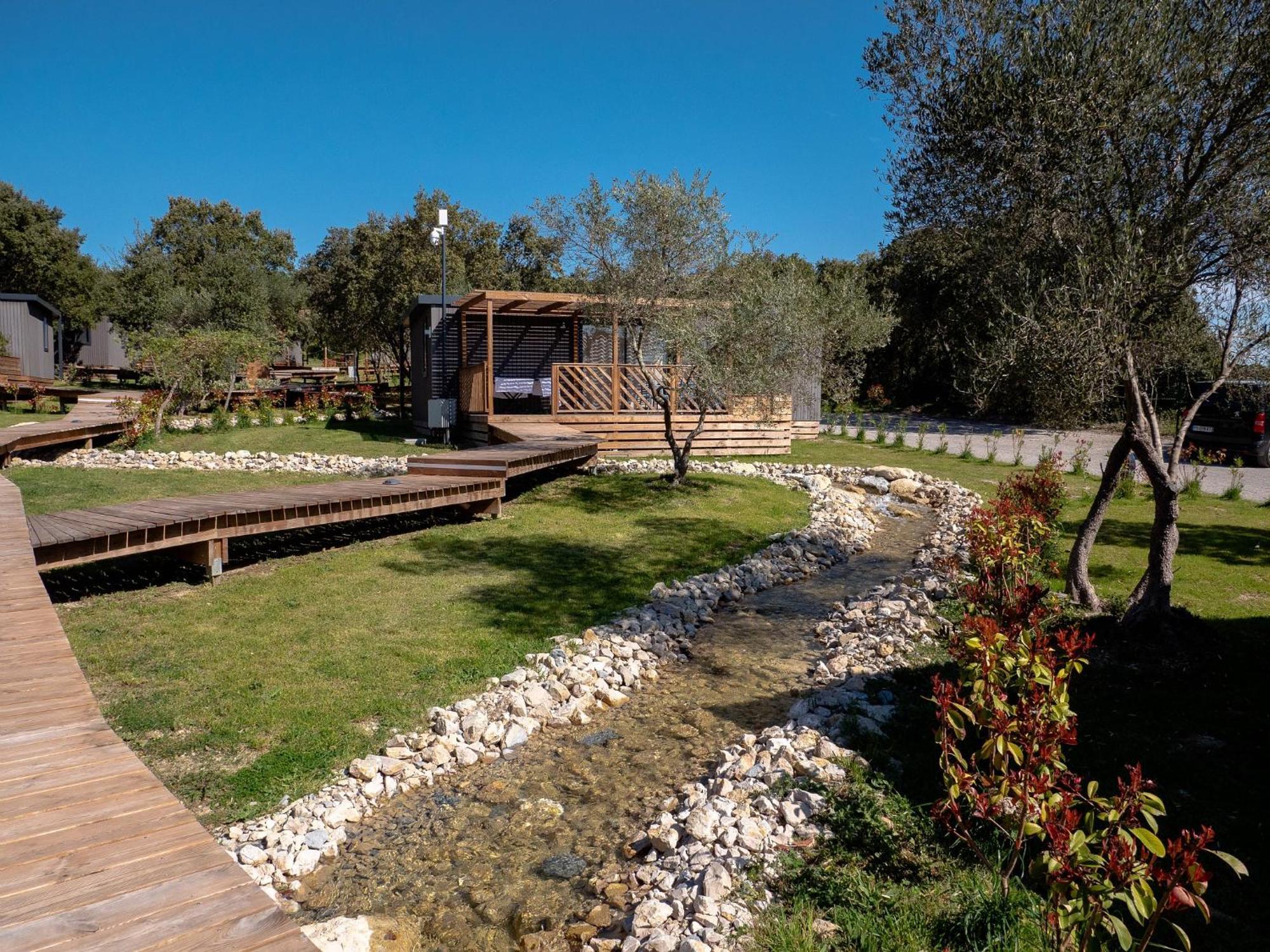 Camping Les Pres Du Roi Sommieres Exterior photo