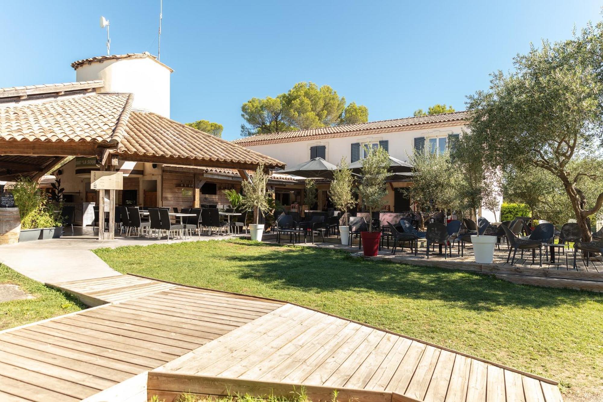 Camping Les Pres Du Roi Sommieres Exterior photo